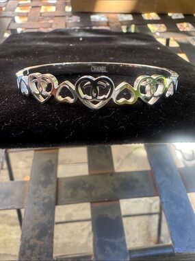 Bracelet silver Tone Heart Logo Bangle Bracelet -